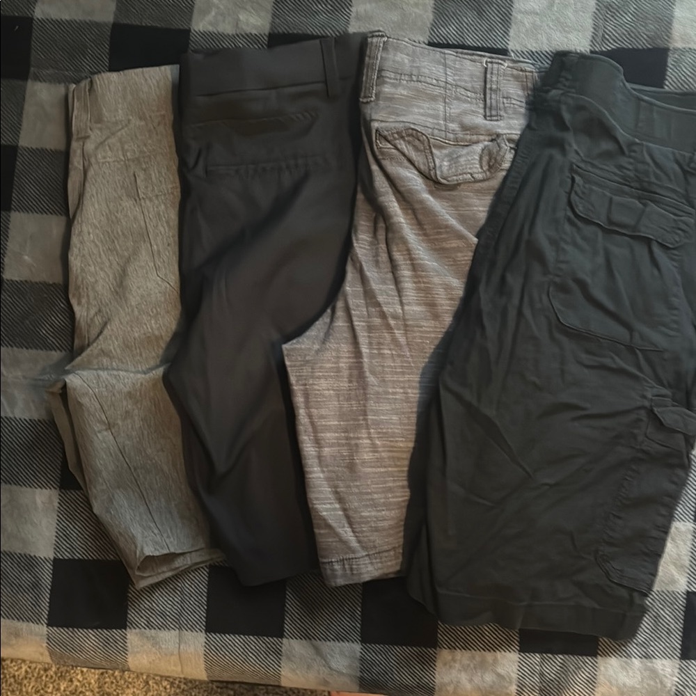 Men's shorts lot of 4 sz 32